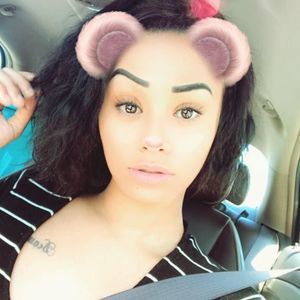 Meet your Posher, Alexis